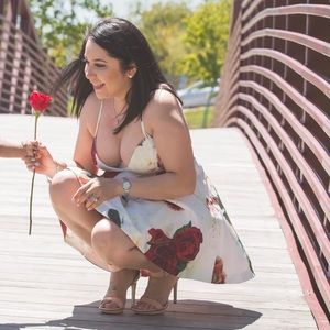 Beautiful ivory + rose 🌹 dress